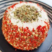 Лактика коровья в обсыпке томат/чеснок Лактика коровья в обсыпке томат/чеснок