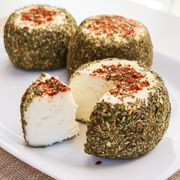 Лактика коровья в обсыпке прованские травы Лактика коровья в обсыпке прованские травы